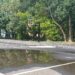 Noul teren de baschet din Parcul Central a fost atât de bine asfaltat, încât băltește după fiecare ploaie