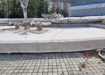 Odinioară mândria Reșiței, Fântâna Cinetică rămâne încă o vreme un dezagreabil șantier