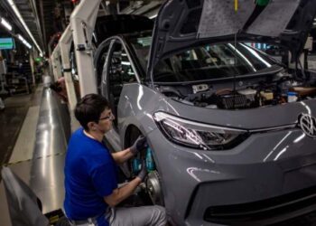 „Maşinile, făcute să ţină între 7 şi 12 ani.” Asta spune un inginer din Arad angajat la Mercedes