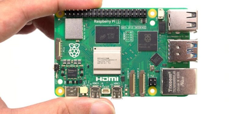 Raspberry Pi 5 a ajuns pe piață