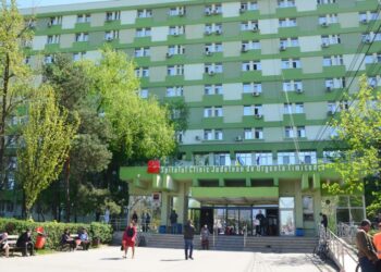 De la active news.ro aflăm că: O pacientă, pe nume Cristina Isabela Lăpădătoni, a fost tratată cu mare indiferență de personalul Spitalului Clinic Județean de Urgență Timișoara, în condițiile în care avea nevoie de o perfuzie