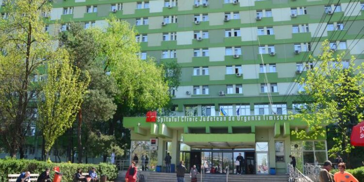 De la active news.ro aflăm că: O pacientă, pe nume Cristina Isabela Lăpădătoni, a fost tratată cu mare indiferență de personalul Spitalului Clinic Județean de Urgență Timișoara, în condițiile în care avea nevoie de o perfuzie