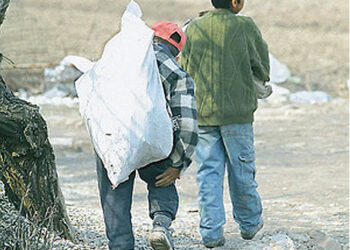 Bani pentru combaterea abandonului școlar