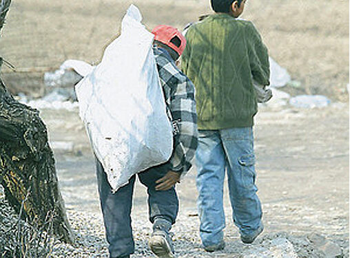 Bani pentru combaterea abandonului școlar