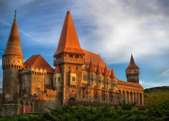 Castelul Corvinilor va arăta din nou ca în Evul Mediu după restaurări
