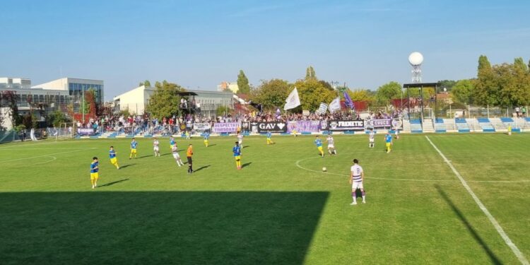 Din meciul etapei a opta, Timișoara, stadion „Electrica”.