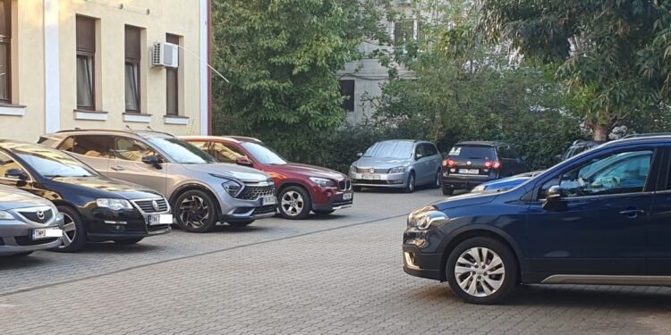 La o instituție publică din Timișoara, pupincurismul se răsplătește cu un loc de parcare