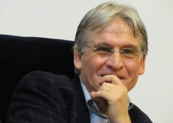 Mici, mari conspirații cu cash