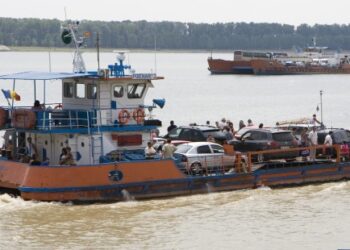 Din nou cu bacul pe Dunăre, la Moldova Nouă