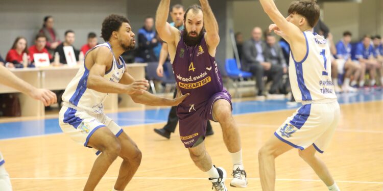 Echipa de baschet a SCM Timișoara nu se regăsește, pierde, din nou, în campionat