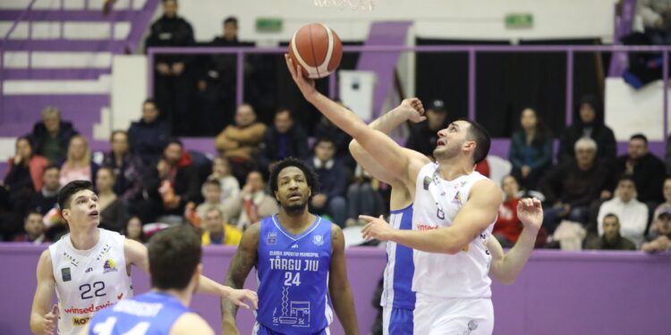 Echipa de baschet a SCM Timișoara a învins CSM Târgu Jiu și a încheiat prima fază a campionatului
