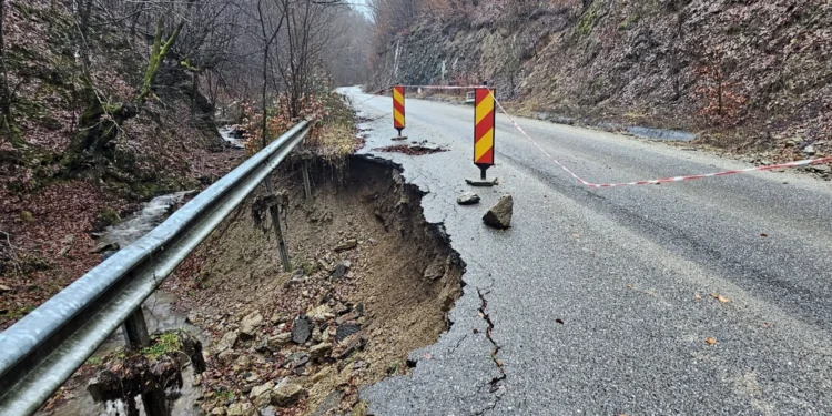 Drumul spectaculos din Munții Poiana Ruscă devastat de alunecări de teren