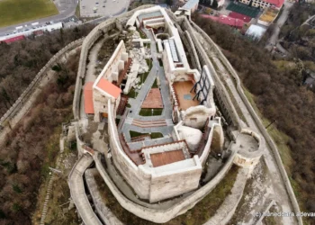 Cum arată o mare cetate medievală din România, după zece ani de lucrări costisitoare. A ajuns de nerecunoscut