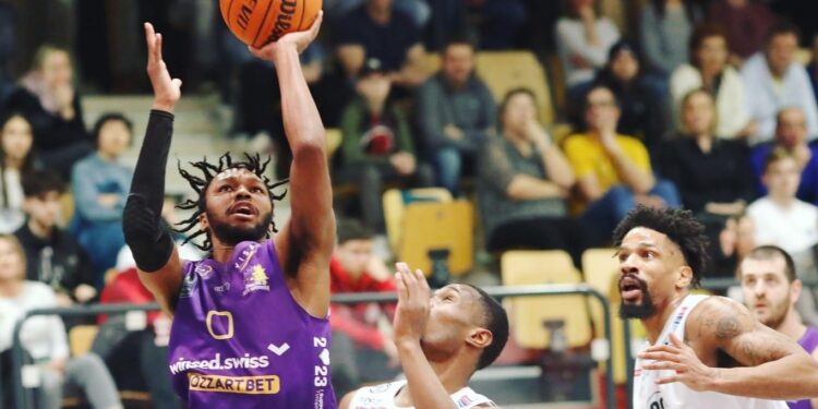 Echipa de baschet a SCM Timișoara, calificată dramatic, în ultimele secunde din semifinala disputată cu OSC Capital Bulls, în finala Alpe Adria Cup