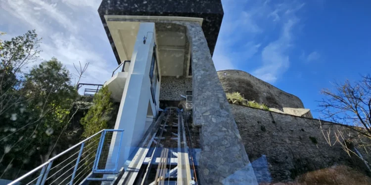 Cetate medievală cu telecabină de patru milioane de euro. 