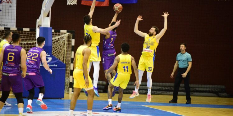 Rezultat nefavorabil al baschetbaliștilor timișoreni, la Ploiești, în cel de-al treilea joc din play-out