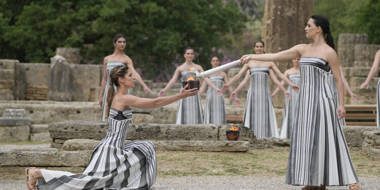 În locul de naștere al Jocurilor Olimpice antice, Flacăra Olimpică pentru Paris 2024 a fost aprinsă