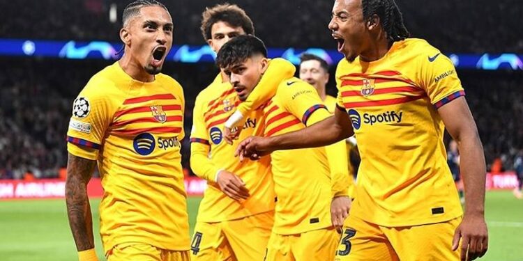 Xavi laudă performanța lui Raphinha după victoria cu PSG în Liga Campionilor