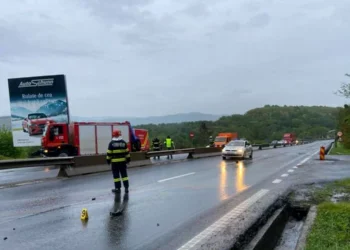 Şapte persoane au fost rănite într-un accident de circulaţie, pe DN7, la Deva