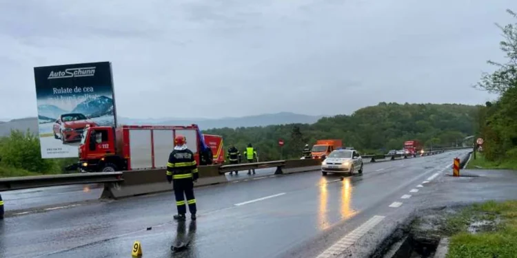 Şapte persoane au fost rănite într-un accident de circulaţie, pe DN7, la Deva
