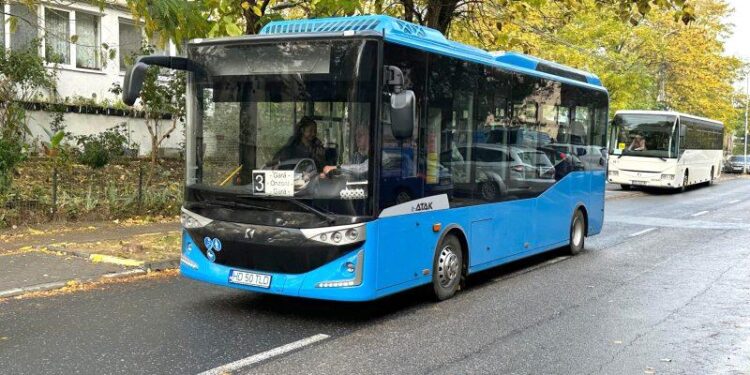 Primăria Deva intenționează să cumpere alte 10 autobuze electrice și 14 stații de încărcare.