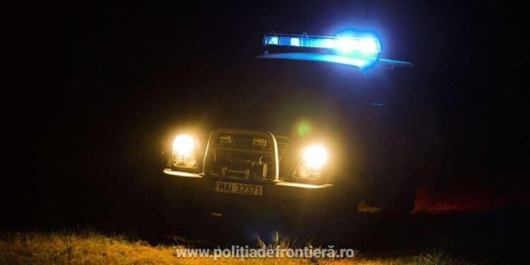 Traficanți de migranți prinși la Arad pe când încercau să scoată 19 cetățeni străini din țară