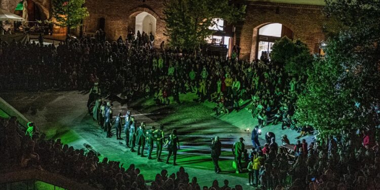 Asociația Reconstituiri Istorice, cu spectacolul „Schimb de gardă”, de Noaptea Muzeelor, la Alba Iulia, iar duminică, 19 mai, la Timișoara