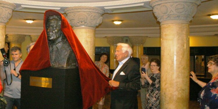 Bust și alocuțiuni regale pentru Ioan Holender la Timișoara