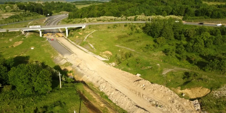 Cum arată șantierul noilor tuneluri din Autostrada Lugoj-Deva. Lucrări așteptate de un deceniu