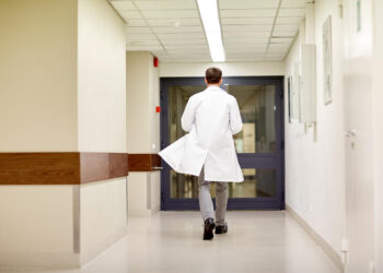 De ce pleci, doctore?