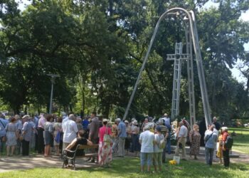 Ziua Victimelor Deportării în Timpul Regimului Comunist a fost marcată în Parcul Justiției din Timișoara, iar la Memorialul Revoluției și Muzeul Satului au fost inaugurate expoziții despre deportarea în Bărăgan