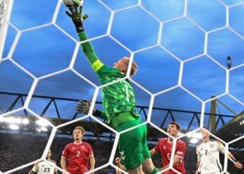 Campioana europeană în exercițiu, Italia, eliminată de Elveția, iar Germania și Danemarca au reeditat finala „europeanului” din 1992, dar acum Germania s-a impus