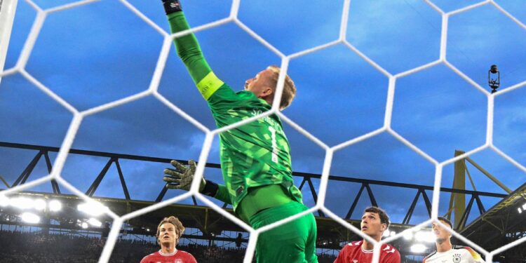 Campioana europeană în exercițiu, Italia, eliminată de Elveția, iar Germania și Danemarca au reeditat finala „europeanului” din 1992, dar acum Germania s-a impus