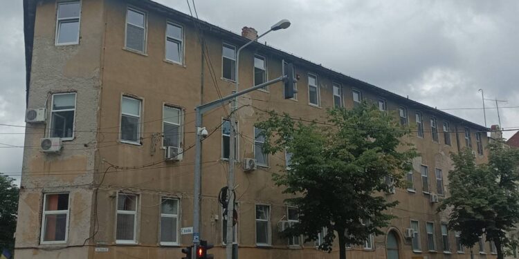 Cea mai mare maternitate din vestul țării riscă să se prăbușească