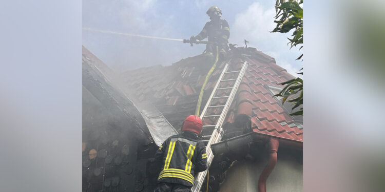 Incendiu izbucnit la acoperișul unei case din localitatea Sânleani, jud.Arad
