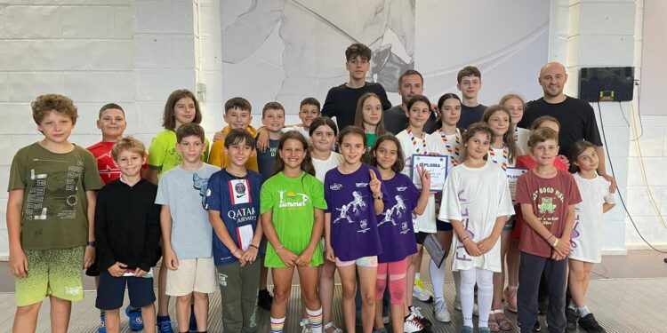 Număr impresionant de medalii pentru clubul timișorean ACS Floreta, la Campionatul Național de Scrimă pentru Copii