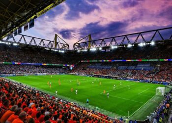 Anglia, pentru a doua oară consecutiv în finala EURO, după ce a învins, în ultimul minut de joc, Țările de Jos, în semifinale