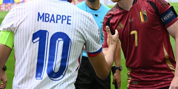 Franța avansează în „sferturile” EURO 2024 după un autogol al Belgiei