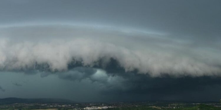 Vremea 22 iulie – 19 august 2024. Scăpăm de arșiță, revin furtunile puternice, cu ploi torențiale și grindină