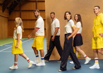 Sportivii din lotul olimpic al României, costumație a designer-ului român Gyarfas Olah