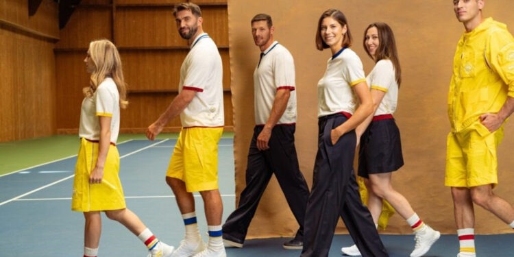 Sportivii din lotul olimpic al României, costumație a designer-ului român Gyarfas Olah