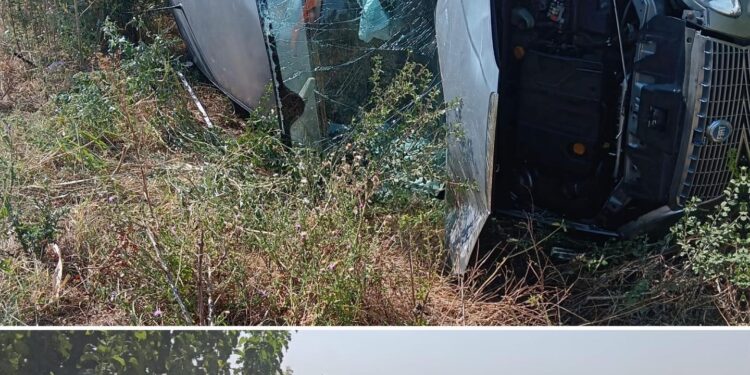 Șofer de doar 20 de ani implicat într-un accident rutier după explozia unui pneu pe DN 59 B