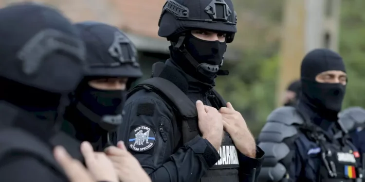 Bătaie violentă între clanuri în Timișoara: Poliția intervine în forță, mai multe persoane rănite