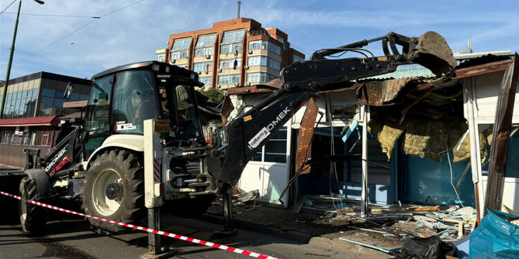 Demolare cu controverse în Piața 700