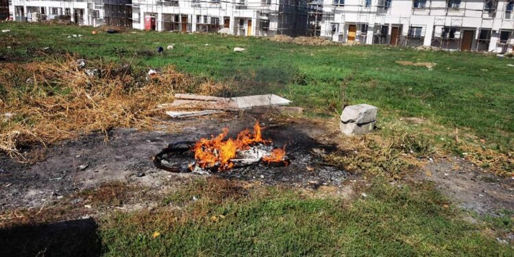 O femeie a primit o amendă uriașă pentru incendierea unui cărucior de copii