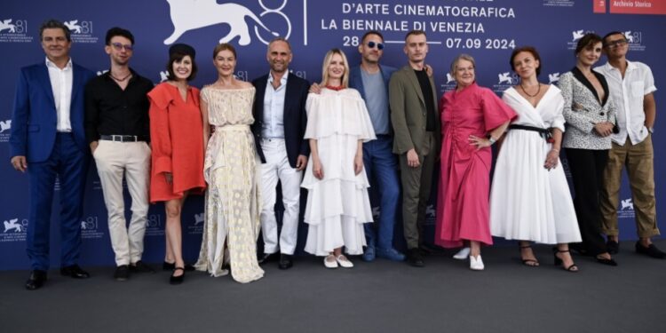 Bogdan Mureșanu câștigă premiul pentru Cel mai bun film la Festivalul de Film de la Veneția, ediția 81, cu „Anul Nou Care N-a Fost”