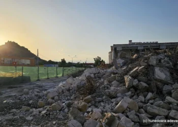 Demolarea gării Devei stârnește controverse