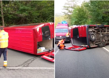 Microbuz cu șapte pasageri răsturnat pe o șosea din Hunedoara