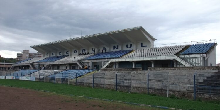 Primăria Hunedoara, obligată să schimbe numele stadionului „Michael Klein”