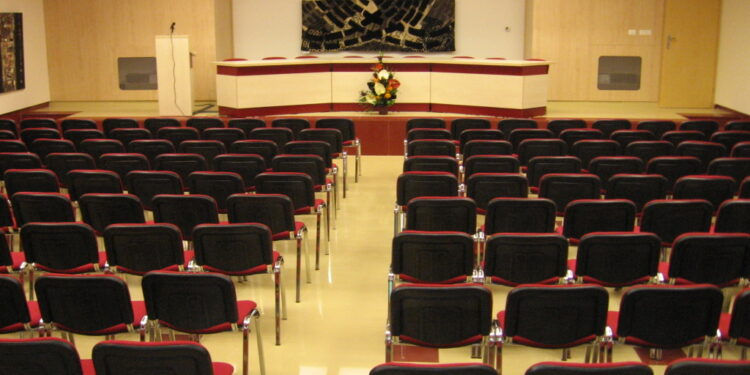 ,,Viața instituțiilor sub lupa istoriei: Perspective asupra „biografiilor instituționale”